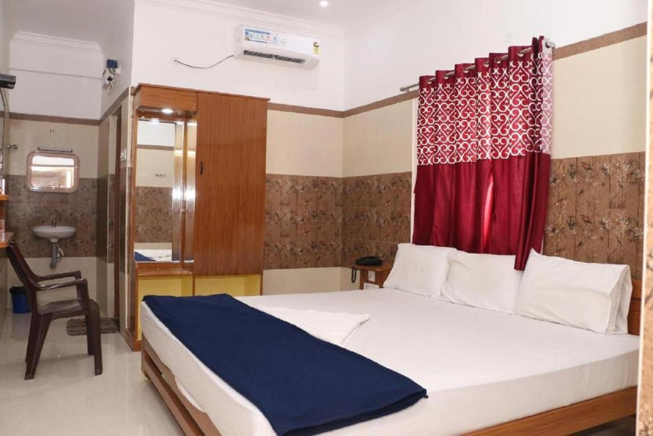 Saravanas Lodge Tiruchchendūr Exterior foto