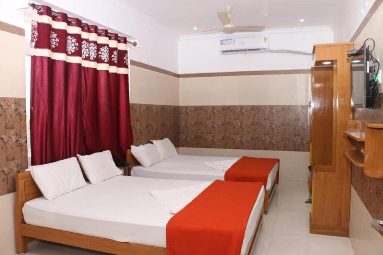 Saravanas Lodge Tiruchchendūr Exterior foto